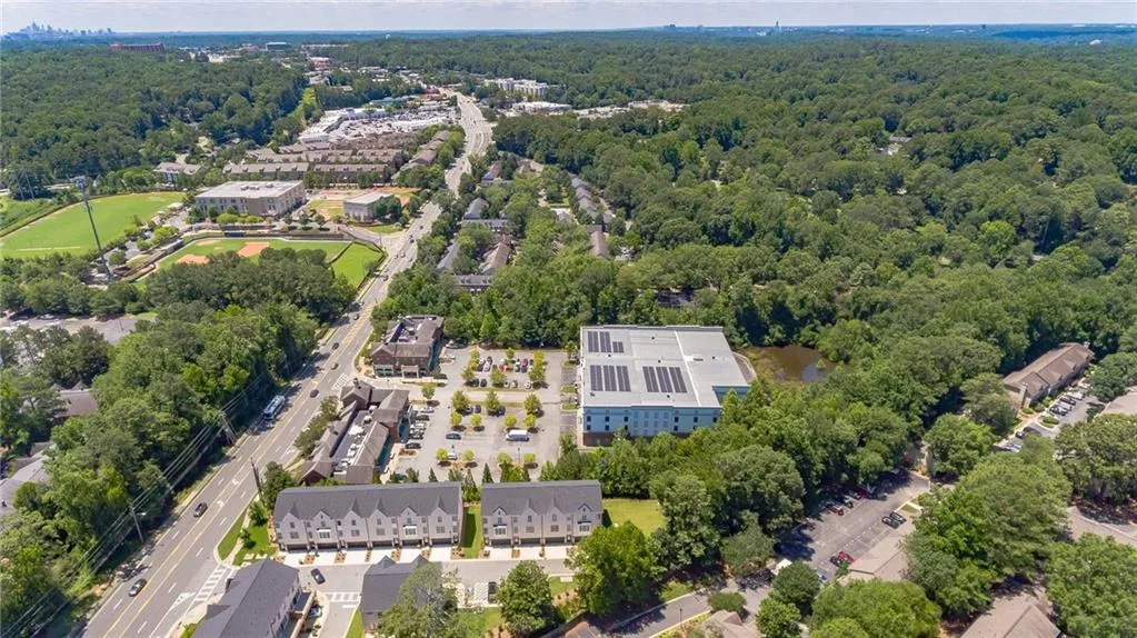 6900 Roswell Road Unit L2, Sandy Springs, Georgia 30328, 2 Bedrooms Bedrooms, ,2 BathroomsBathrooms,Residential,Sold,6900 Roswell Road Unit L2,7246135