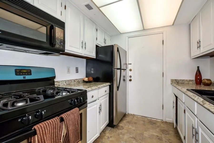 6851 Roswell Road Unit G7, Sandy Springs, Georgia 30328, 2 Bedrooms Bedrooms, ,1 BathroomBathrooms,Residential,Sold,6851 Roswell Road Unit G7,6082876