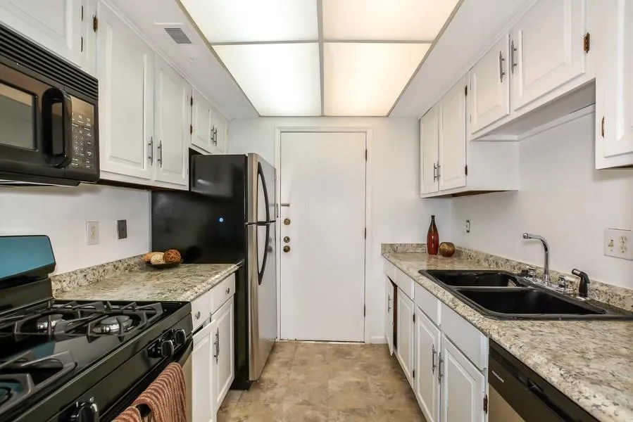 6851 Roswell Road Unit G7, Sandy Springs, Georgia 30328, 2 Bedrooms Bedrooms, ,1 BathroomBathrooms,Residential,Sold,6851 Roswell Road Unit G7,6082876