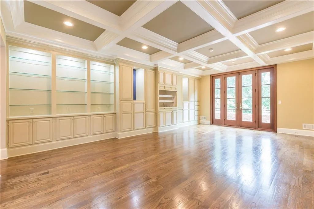 5011 Northside Drive Nw, Atlanta, Georgia 30327, 5 Bedrooms Bedrooms, ,4 BathroomsBathrooms,Residential,Sold,5011 Northside Drive Nw,6766013