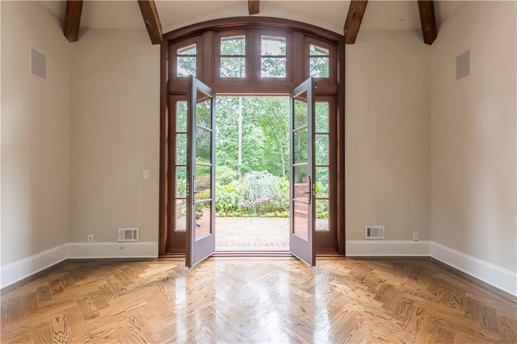 5011 Northside Drive Nw, Atlanta, Georgia 30327, 5 Bedrooms Bedrooms, ,4 BathroomsBathrooms,Residential,Sold,5011 Northside Drive Nw,6766013