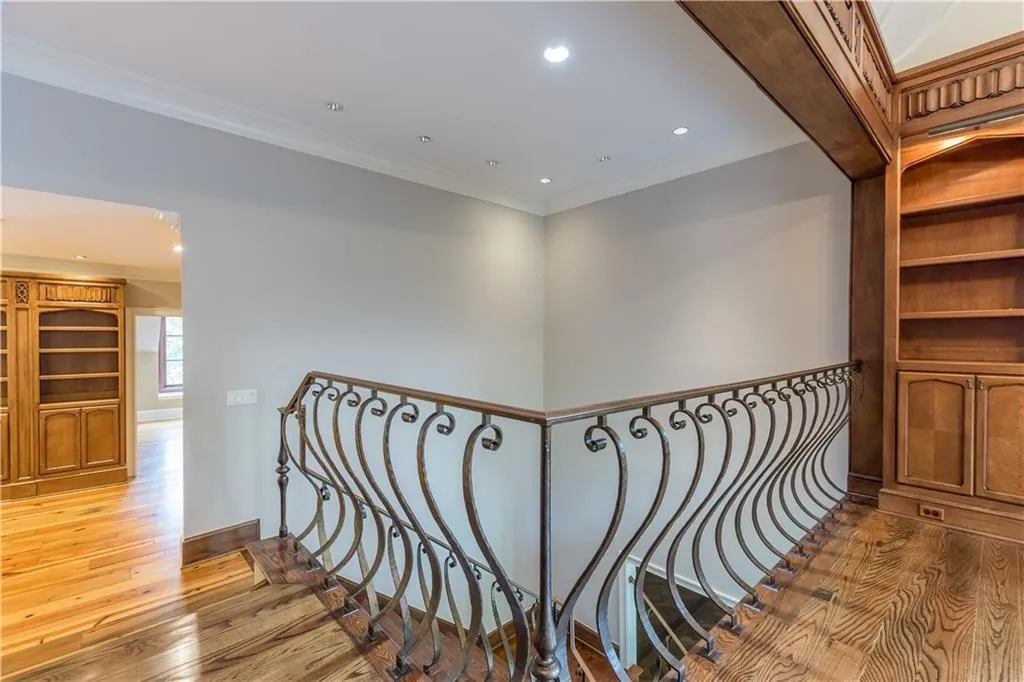 5011 Northside Drive Nw, Atlanta, Georgia 30327, 5 Bedrooms Bedrooms, ,4 BathroomsBathrooms,Residential,Sold,5011 Northside Drive Nw,6766013