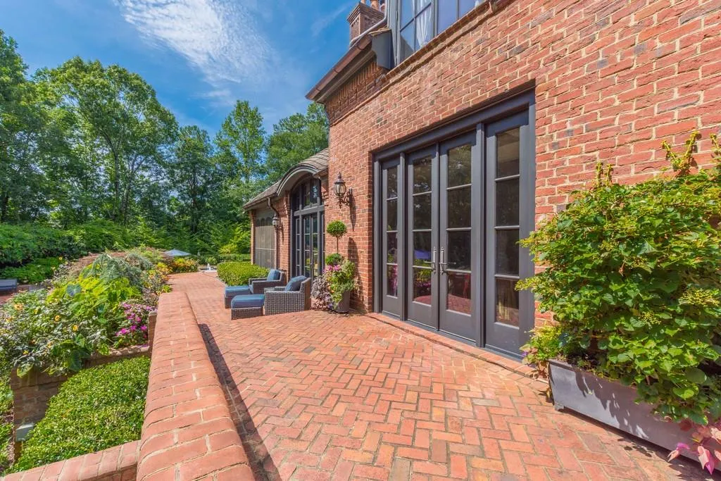 5011 Northside Drive Nw, Atlanta, Georgia 30327, 5 Bedrooms Bedrooms, ,4 BathroomsBathrooms,Residential,Sold,5011 Northside Drive Nw,6766013