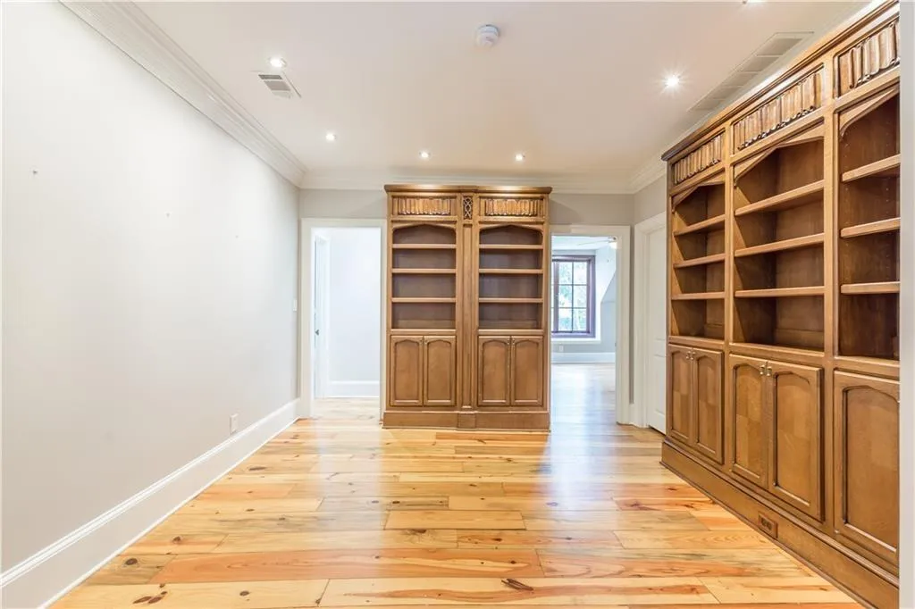 5011 Northside Drive Nw, Atlanta, Georgia 30327, 5 Bedrooms Bedrooms, ,4 BathroomsBathrooms,Residential,Sold,5011 Northside Drive Nw,6766013