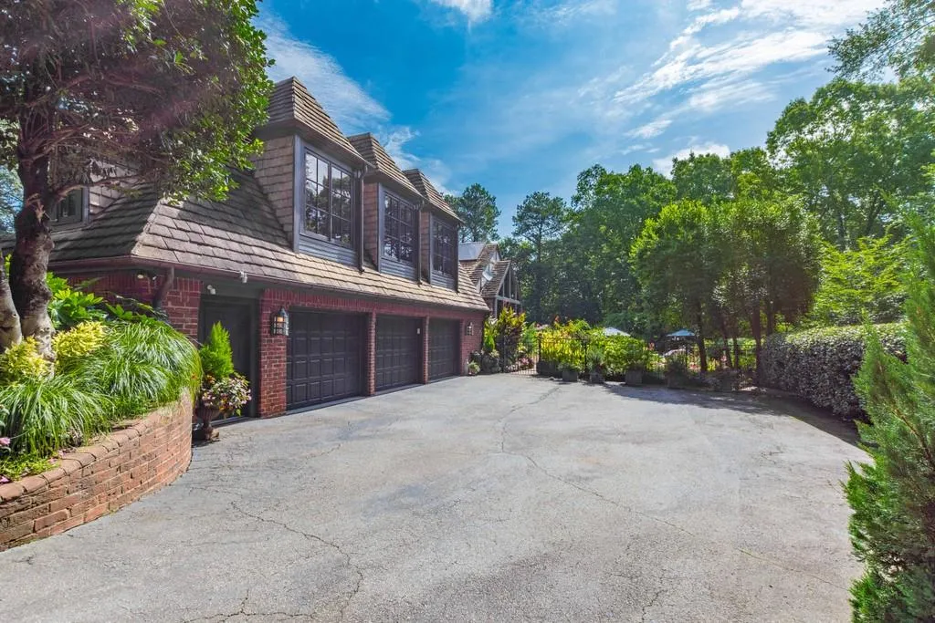 5011 Northside Drive Nw, Atlanta, Georgia 30327, 5 Bedrooms Bedrooms, ,4 BathroomsBathrooms,Residential,Sold,5011 Northside Drive Nw,6766013