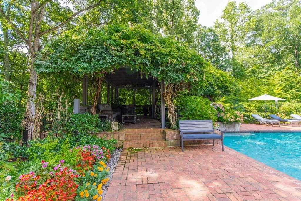 5011 Northside Drive Nw, Atlanta, Georgia 30327, 5 Bedrooms Bedrooms, ,4 BathroomsBathrooms,Residential,Sold,5011 Northside Drive Nw,6766013