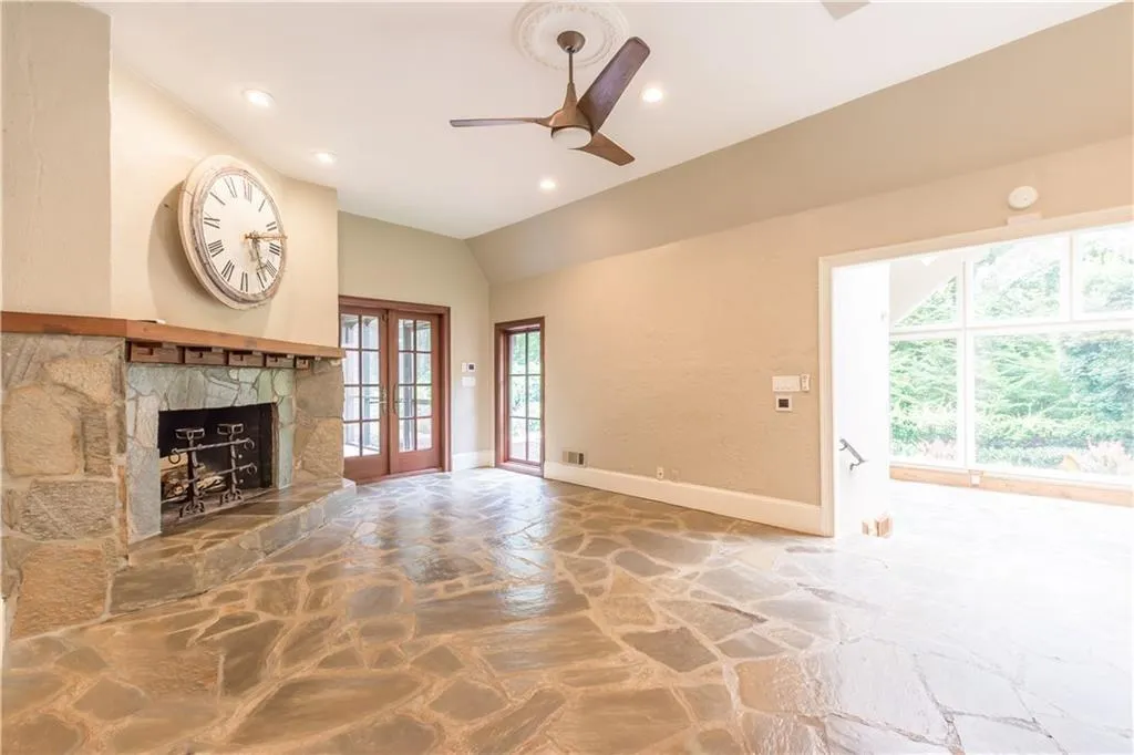 5011 Northside Drive Nw, Atlanta, Georgia 30327, 5 Bedrooms Bedrooms, ,4 BathroomsBathrooms,Residential,Sold,5011 Northside Drive Nw,6766013