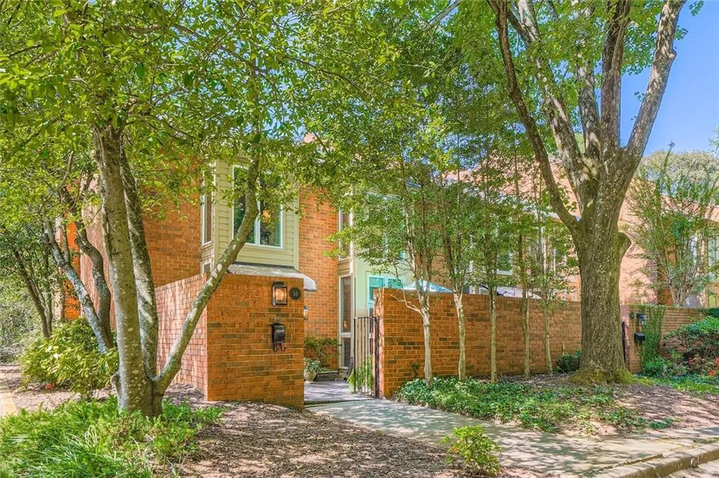 54 Willow Glen, Atlanta, Georgia 30342, 4 Bedrooms Bedrooms, ,4 BathroomsBathrooms,Residential,For Sale,54 Willow Glen,7646817