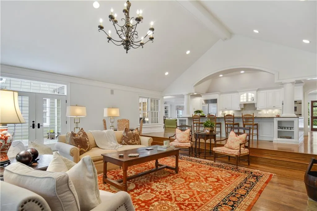 4750 Dudley Lane, Sandy Springs, Georgia 30327, 5 Bedrooms Bedrooms, ,4 BathroomsBathrooms,Residential,Sold,4750 Dudley Lane,6627464