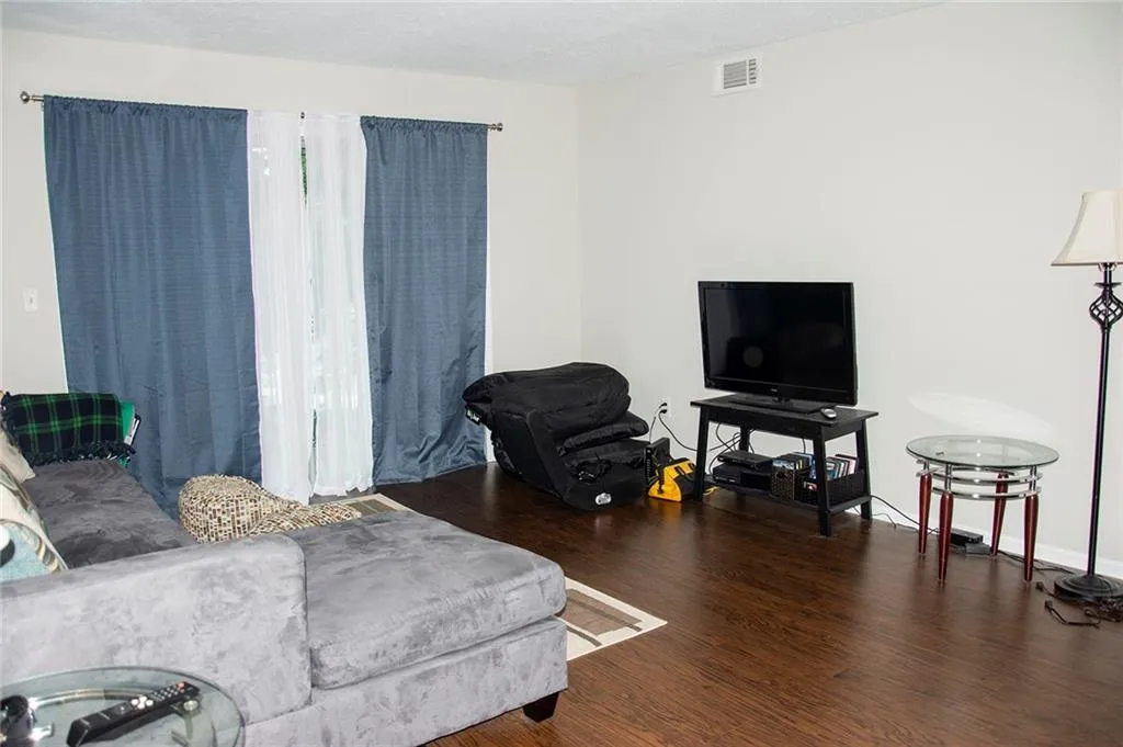 6851 Roswell Rd Road Unit O 10, Atlanta, Georgia 30328, 1 Bedroom Bedrooms, ,1 BathroomBathrooms,Residential,Sold,6851 Roswell Rd Road Unit O 10,6046747