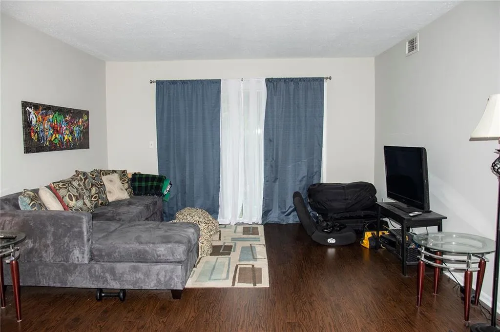 6851 Roswell Rd Road Unit O 10, Atlanta, Georgia 30328, 1 Bedroom Bedrooms, ,1 BathroomBathrooms,Residential,Sold,6851 Roswell Rd Road Unit O 10,6046747