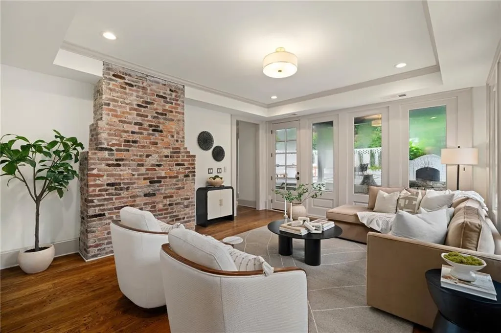 3230 W Andrews Dr, Atlanta, Georgia 30305, 6 Bedrooms Bedrooms, 0 ,5 BathroomsBathrooms,Residential,For Sale,3230 W Andrews Dr,7819742