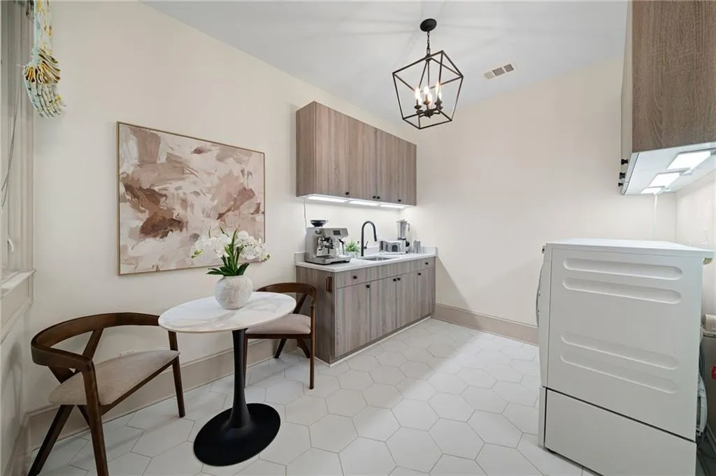 3230 W Andrews Dr, Atlanta, Georgia 30305, 6 Bedrooms Bedrooms, 0 ,5 BathroomsBathrooms,Residential,For Sale,3230 W Andrews Dr,7819742