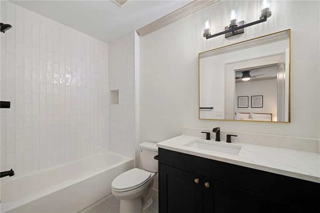 3230 W Andrews Dr, Atlanta, Georgia 30305, 6 Bedrooms Bedrooms, 0 ,5 BathroomsBathrooms,Residential,For Sale,3230 W Andrews Dr,7819742
