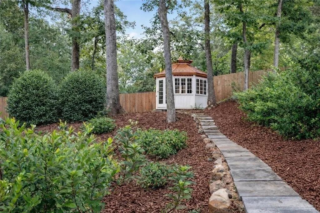 3230 W Andrews Dr, Atlanta, Georgia 30305, 6 Bedrooms Bedrooms, 0 ,5 BathroomsBathrooms,Residential,For Sale,3230 W Andrews Dr,7819742