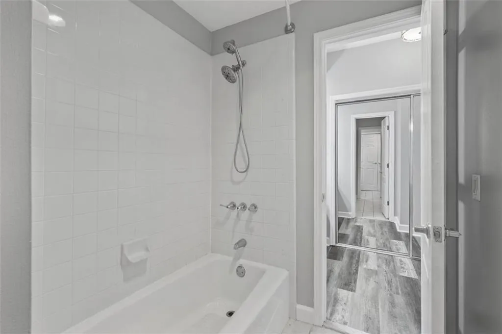 3475 Oak Valley Road Ne Unit 910, Atlanta, Georgia 30326, 2 Bedrooms Bedrooms, ,1 BathroomBathrooms,Residential,For Sale,3475 Oak Valley Road Ne Unit 910,7607023