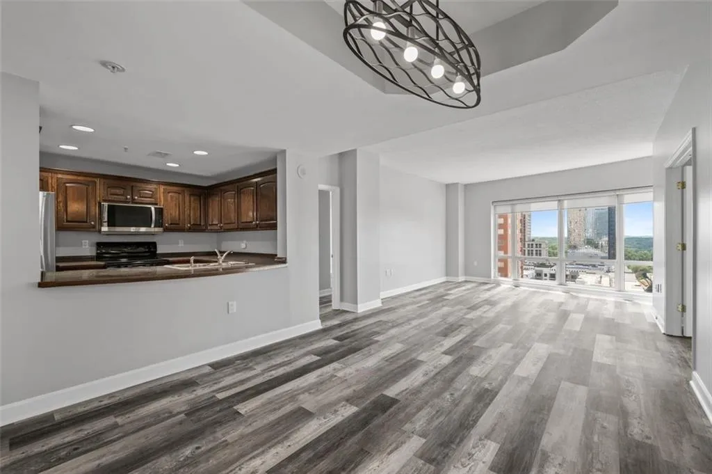 3475 Oak Valley Road Ne Unit 910, Atlanta, Georgia 30326, 2 Bedrooms Bedrooms, ,1 BathroomBathrooms,Residential,For Sale,3475 Oak Valley Road Ne Unit 910,7607023