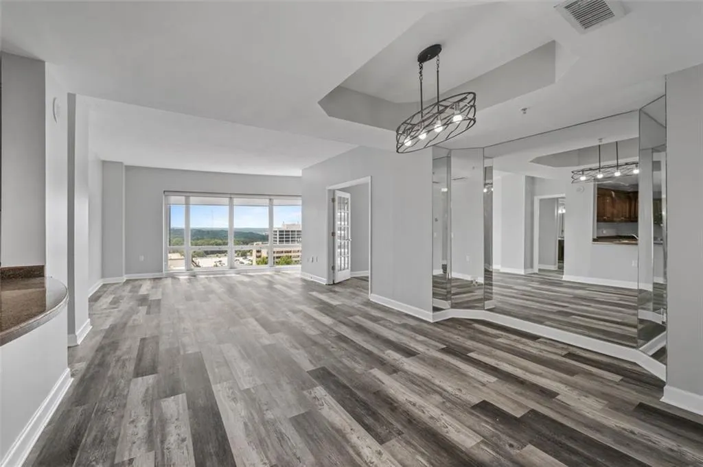 3475 Oak Valley Road Ne Unit 910, Atlanta, Georgia 30326, 2 Bedrooms Bedrooms, ,1 BathroomBathrooms,Residential,For Sale,3475 Oak Valley Road Ne Unit 910,7607023