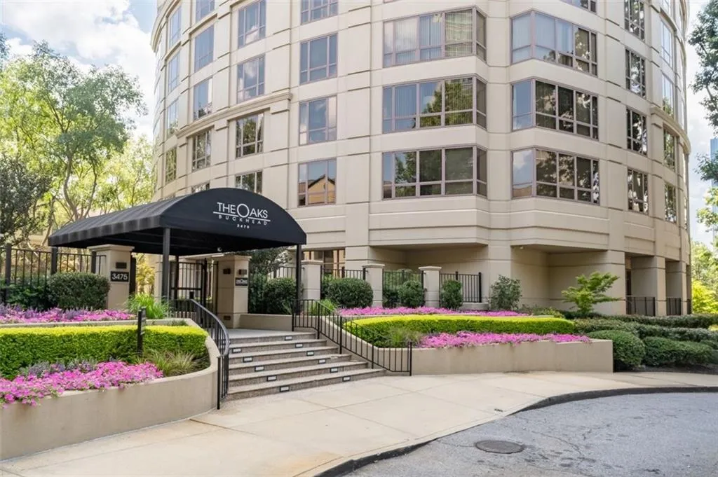 3475 Oak Valley Road Ne Unit 910, Atlanta, Georgia 30326, 2 Bedrooms Bedrooms, ,1 BathroomBathrooms,Residential,For Sale,3475 Oak Valley Road Ne Unit 910,7607023