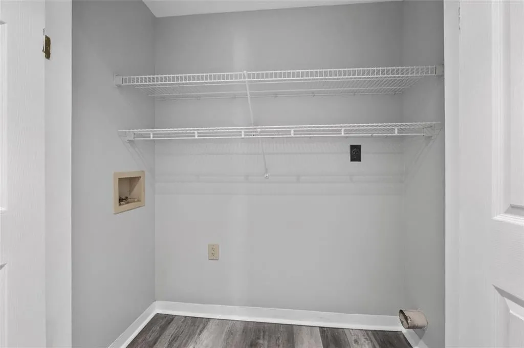 3475 Oak Valley Road Ne Unit 910, Atlanta, Georgia 30326, 2 Bedrooms Bedrooms, ,1 BathroomBathrooms,Residential,For Sale,3475 Oak Valley Road Ne Unit 910,7607023
