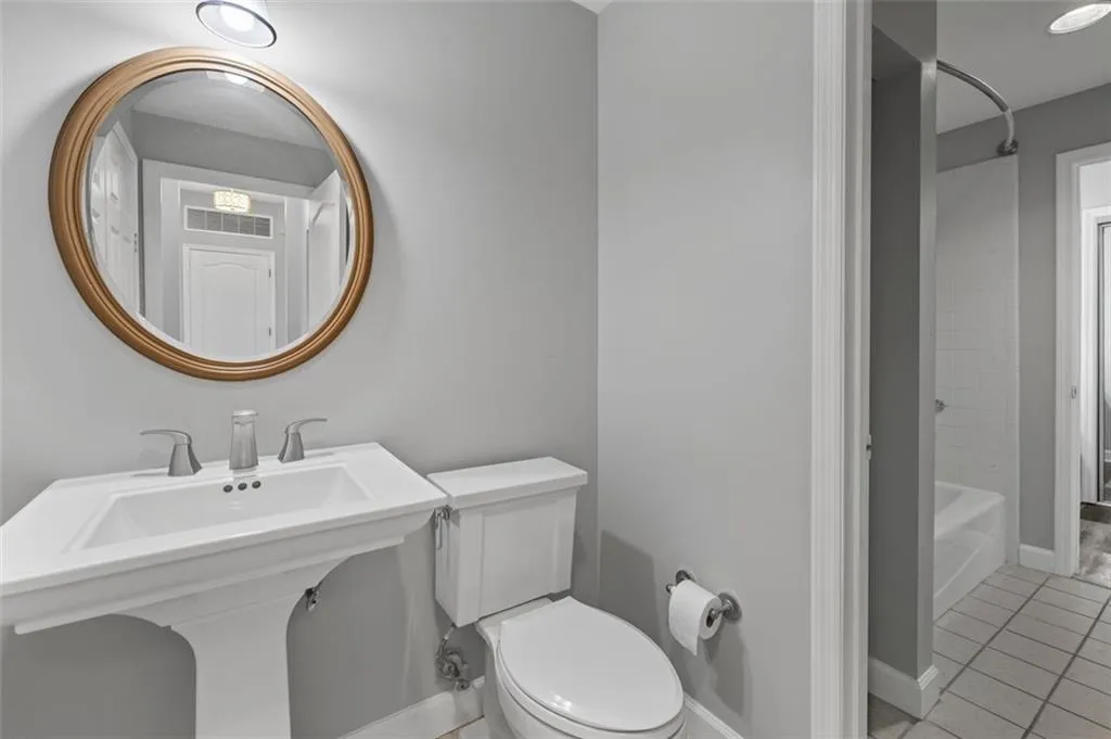 3475 Oak Valley Road Ne Unit 910, Atlanta, Georgia 30326, 2 Bedrooms Bedrooms, ,1 BathroomBathrooms,Residential,For Sale,3475 Oak Valley Road Ne Unit 910,7607023
