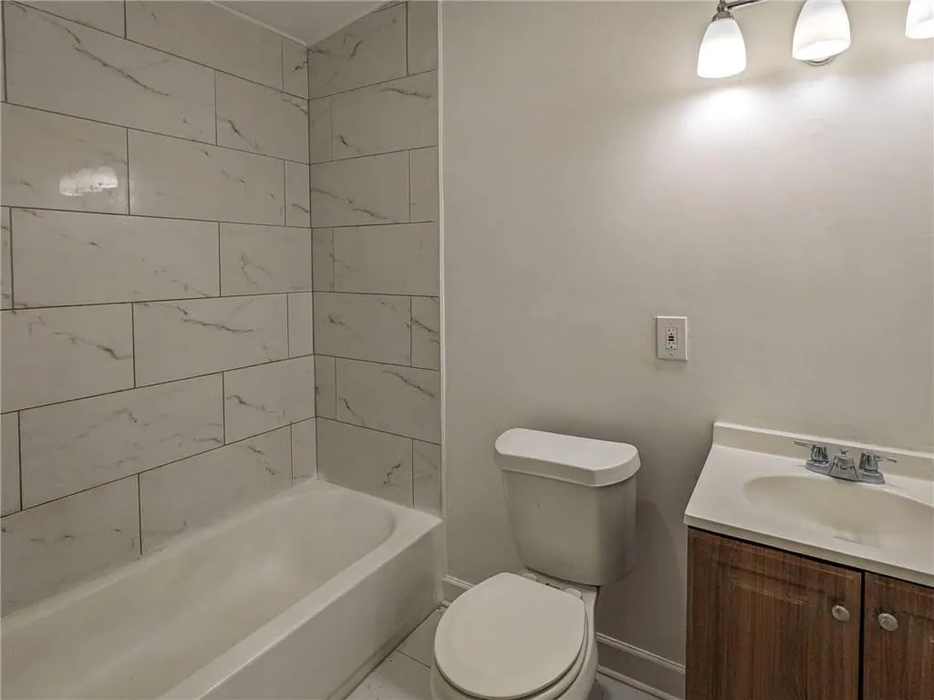 Bathroom with vanity and shower / bathtub combination
