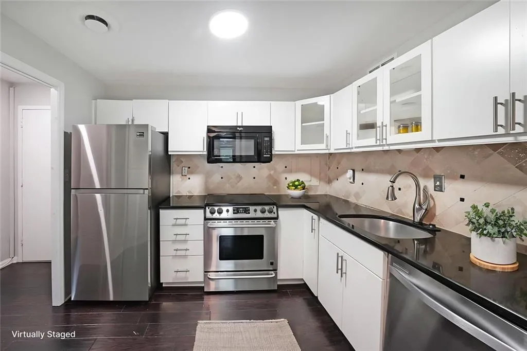 3060 Pharr Road Nw Unit 114, Atlanta, Georgia 30305, 3 Bedrooms Bedrooms, ,2 BathroomsBathrooms,Residential,For Sale,3060 Pharr Road Nw Unit 114,7649928