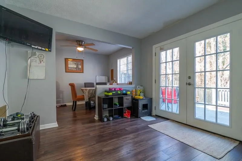 8884 Long Beach Circle, Sandy Springs, Georgia 30350, 3 Bedrooms Bedrooms, ,1 BathroomBathrooms,Residential,Sold,8884 Long Beach Circle,6647557