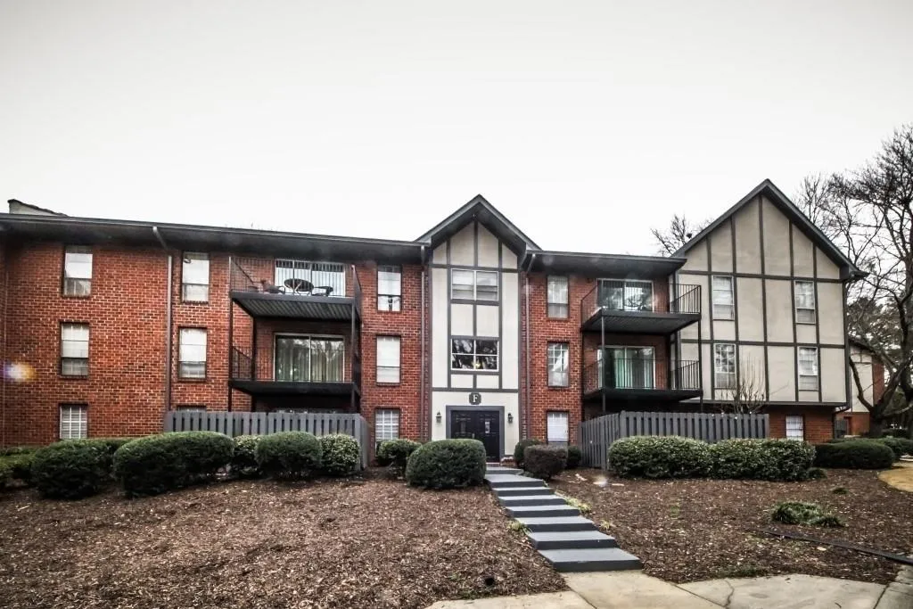 6851 Roswell Road Unit F30, Sandy Springs, Georgia 30328, 2 Bedrooms Bedrooms, ,2 BathroomsBathrooms,Residential,Sold,6851 Roswell Road Unit F30,6506499