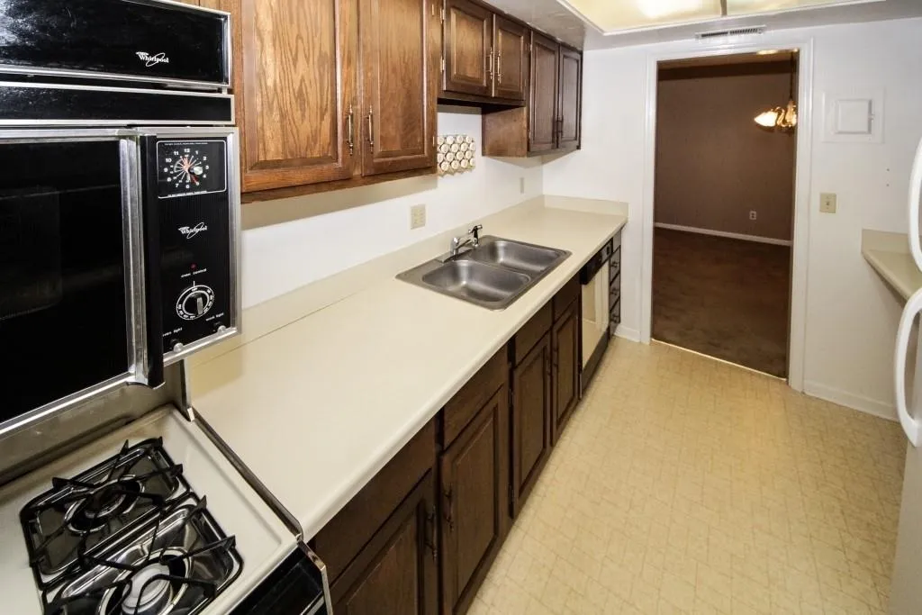 6851 Roswell Road Unit F30, Sandy Springs, Georgia 30328, 2 Bedrooms Bedrooms, ,2 BathroomsBathrooms,Residential,Sold,6851 Roswell Road Unit F30,6506499