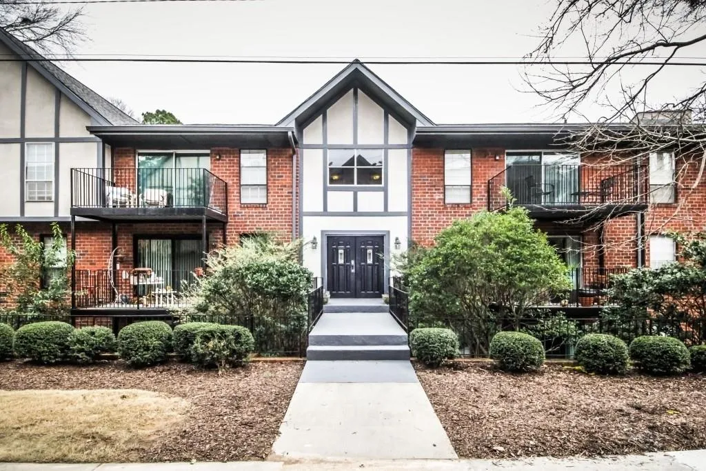 6851 Roswell Road Unit F30, Sandy Springs, Georgia 30328, 2 Bedrooms Bedrooms, ,2 BathroomsBathrooms,Residential,Sold,6851 Roswell Road Unit F30,6506499