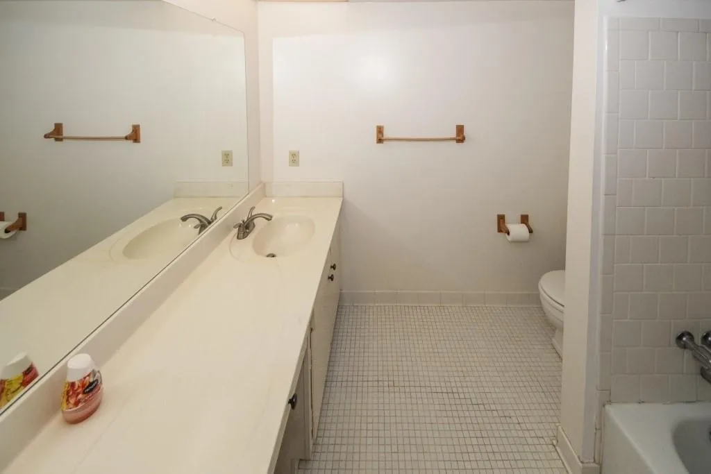 6851 Roswell Road Unit F30, Sandy Springs, Georgia 30328, 2 Bedrooms Bedrooms, ,2 BathroomsBathrooms,Residential,Sold,6851 Roswell Road Unit F30,6506499