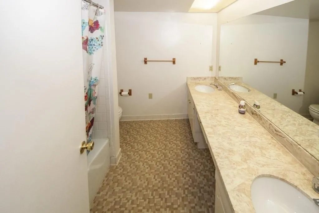 6851 Roswell Road Unit F30, Sandy Springs, Georgia 30328, 2 Bedrooms Bedrooms, ,2 BathroomsBathrooms,Residential,Sold,6851 Roswell Road Unit F30,6506499