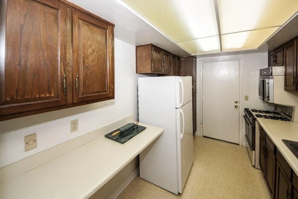 6851 Roswell Road Unit F30, Sandy Springs, Georgia 30328, 2 Bedrooms Bedrooms, ,2 BathroomsBathrooms,Residential,Sold,6851 Roswell Road Unit F30,6506499