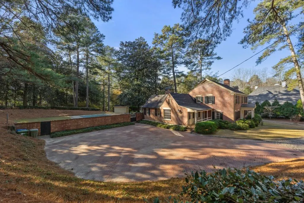 1790 Garraux Road Nw, Atlanta, Georgia 30327, 4 Bedrooms Bedrooms, ,3 BathroomsBathrooms,Residential,For Sale,1790 Garraux Road Nw,7513330
