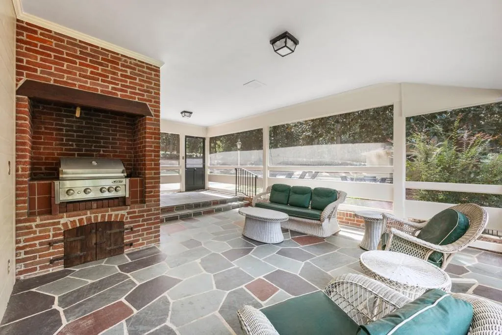1790 Garraux Road Nw, Atlanta, Georgia 30327, 4 Bedrooms Bedrooms, ,3 BathroomsBathrooms,Residential,For Sale,1790 Garraux Road Nw,7513330