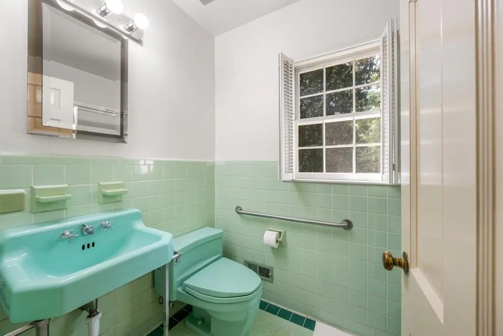 1790 Garraux Road Nw, Atlanta, Georgia 30327, 4 Bedrooms Bedrooms, ,3 BathroomsBathrooms,Residential,For Sale,1790 Garraux Road Nw,7513330