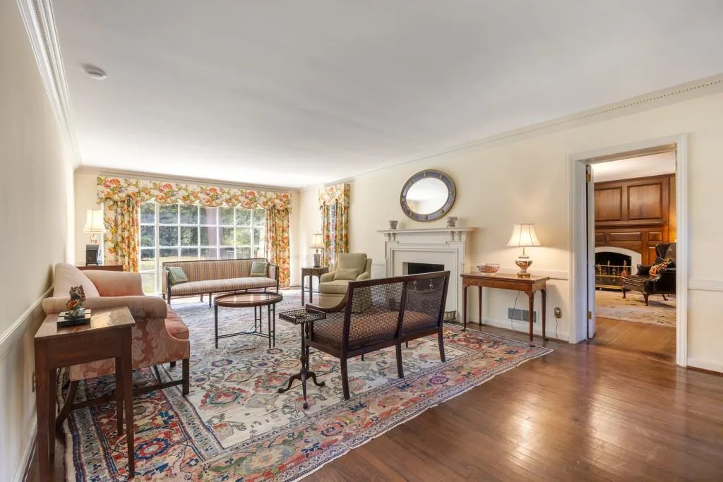 1790 Garraux Road Nw, Atlanta, Georgia 30327, 4 Bedrooms Bedrooms, ,3 BathroomsBathrooms,Residential,For Sale,1790 Garraux Road Nw,7513330