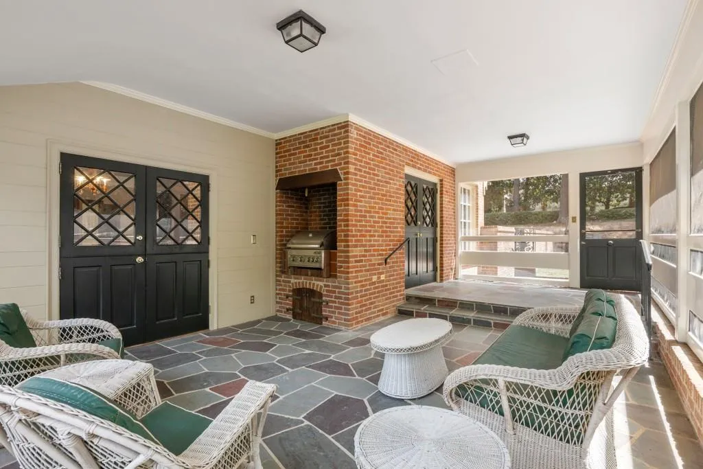 1790 Garraux Road Nw, Atlanta, Georgia 30327, 4 Bedrooms Bedrooms, ,3 BathroomsBathrooms,Residential,For Sale,1790 Garraux Road Nw,7513330