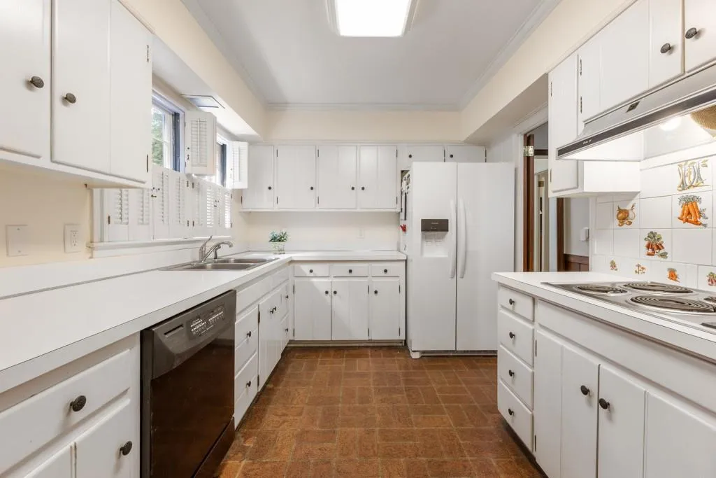 1790 Garraux Road Nw, Atlanta, Georgia 30327, 4 Bedrooms Bedrooms, ,3 BathroomsBathrooms,Residential,For Sale,1790 Garraux Road Nw,7513330