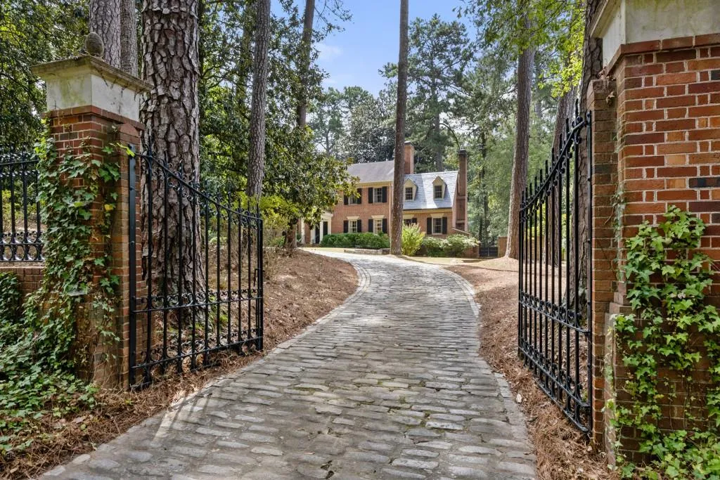 1790 Garraux Road Nw, Atlanta, Georgia 30327, 4 Bedrooms Bedrooms, ,3 BathroomsBathrooms,Residential,For Sale,1790 Garraux Road Nw,7513330