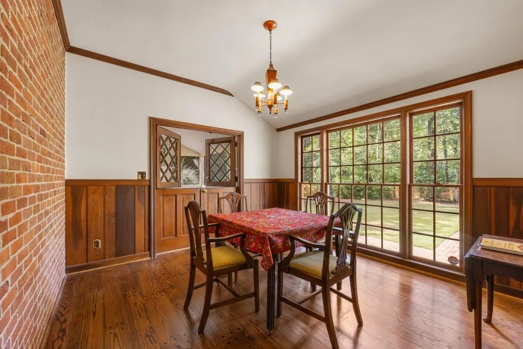 1790 Garraux Road Nw, Atlanta, Georgia 30327, 4 Bedrooms Bedrooms, ,3 BathroomsBathrooms,Residential,For Sale,1790 Garraux Road Nw,7513330