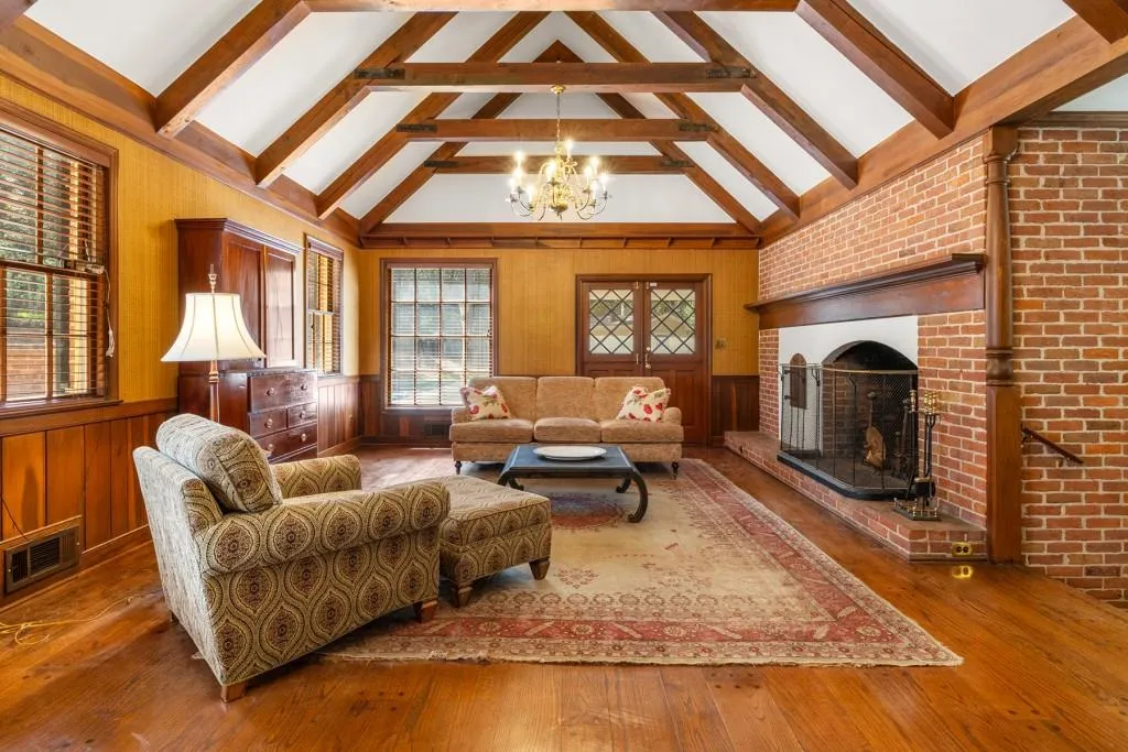 1790 Garraux Road Nw, Atlanta, Georgia 30327, 4 Bedrooms Bedrooms, ,3 BathroomsBathrooms,Residential,For Sale,1790 Garraux Road Nw,7513330