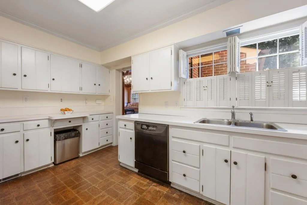 1790 Garraux Road Nw, Atlanta, Georgia 30327, 4 Bedrooms Bedrooms, ,3 BathroomsBathrooms,Residential,For Sale,1790 Garraux Road Nw,7513330