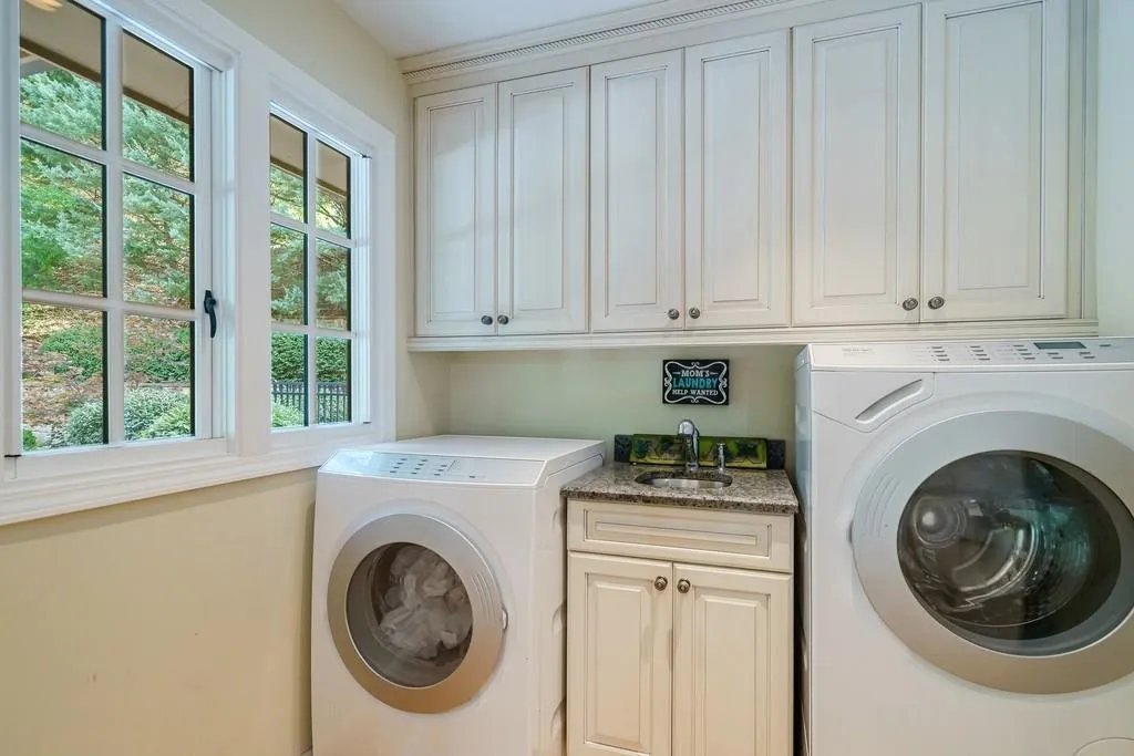 5099 Powers Ferry Road, Sandy Springs, Georgia 30327, 4 Bedrooms Bedrooms, ,3 BathroomsBathrooms,Residential,Sold,5099 Powers Ferry Road,7084004