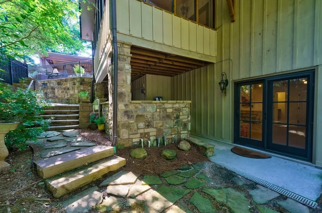 5099 Powers Ferry Road, Sandy Springs, Georgia 30327, 4 Bedrooms Bedrooms, ,3 BathroomsBathrooms,Residential,Sold,5099 Powers Ferry Road,7084004