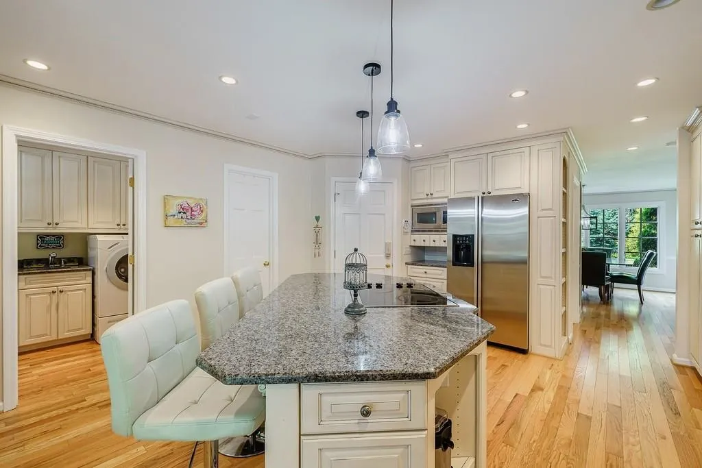 5099 Powers Ferry Road, Sandy Springs, Georgia 30327, 4 Bedrooms Bedrooms, ,3 BathroomsBathrooms,Residential,Sold,5099 Powers Ferry Road,7084004