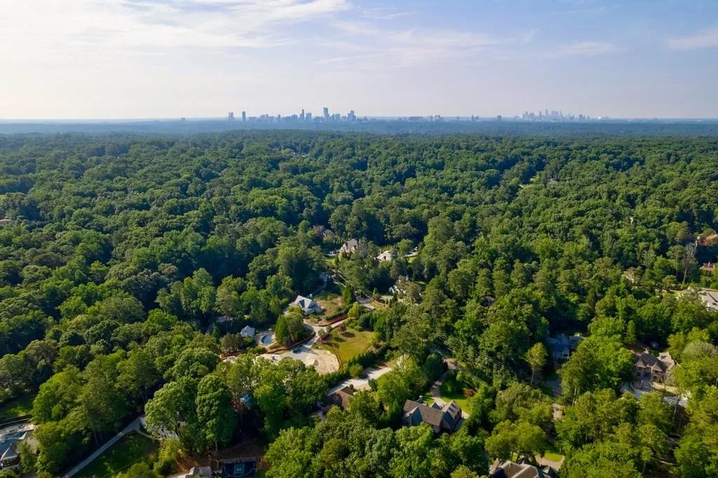 5099 Powers Ferry Road, Sandy Springs, Georgia 30327, 4 Bedrooms Bedrooms, ,3 BathroomsBathrooms,Residential,Sold,5099 Powers Ferry Road,7084004