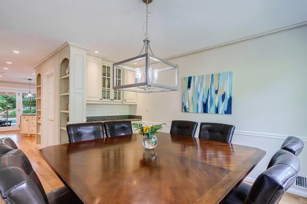 5099 Powers Ferry Road, Sandy Springs, Georgia 30327, 4 Bedrooms Bedrooms, ,3 BathroomsBathrooms,Residential,Sold,5099 Powers Ferry Road,7084004