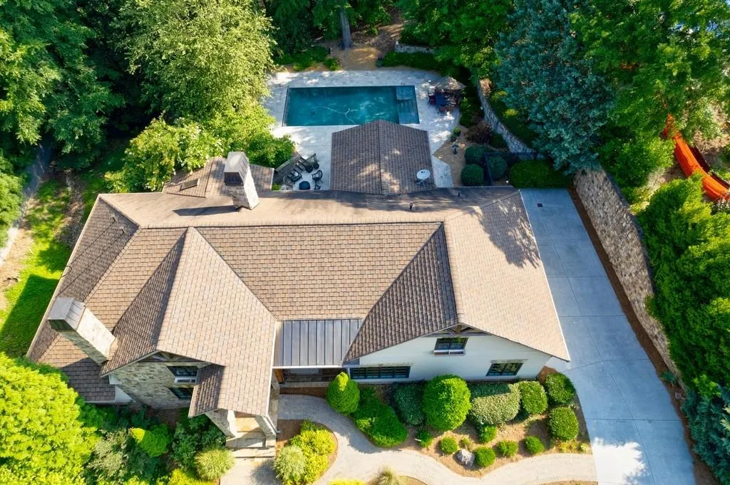 5099 Powers Ferry Road, Sandy Springs, Georgia 30327, 4 Bedrooms Bedrooms, ,3 BathroomsBathrooms,Residential,Sold,5099 Powers Ferry Road,7084004